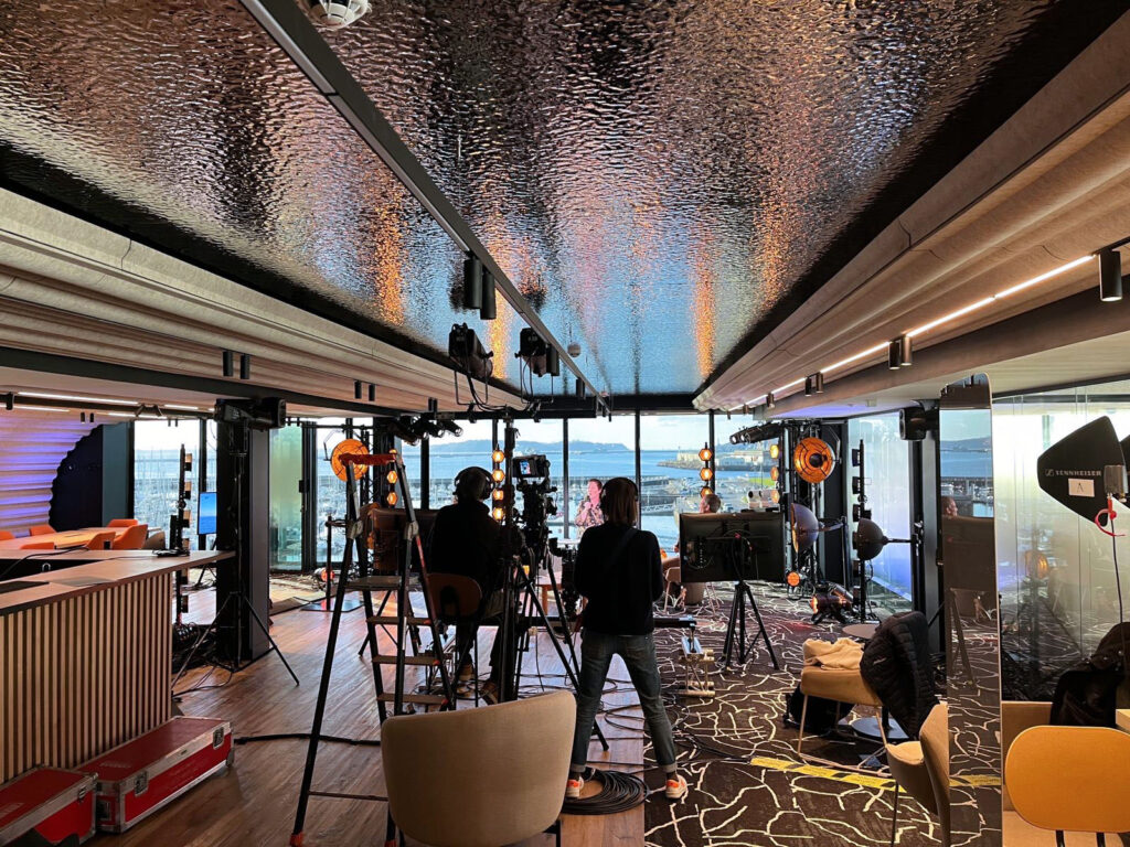 Plateau tv dans l’espace de coworking Wojo Marina Brest